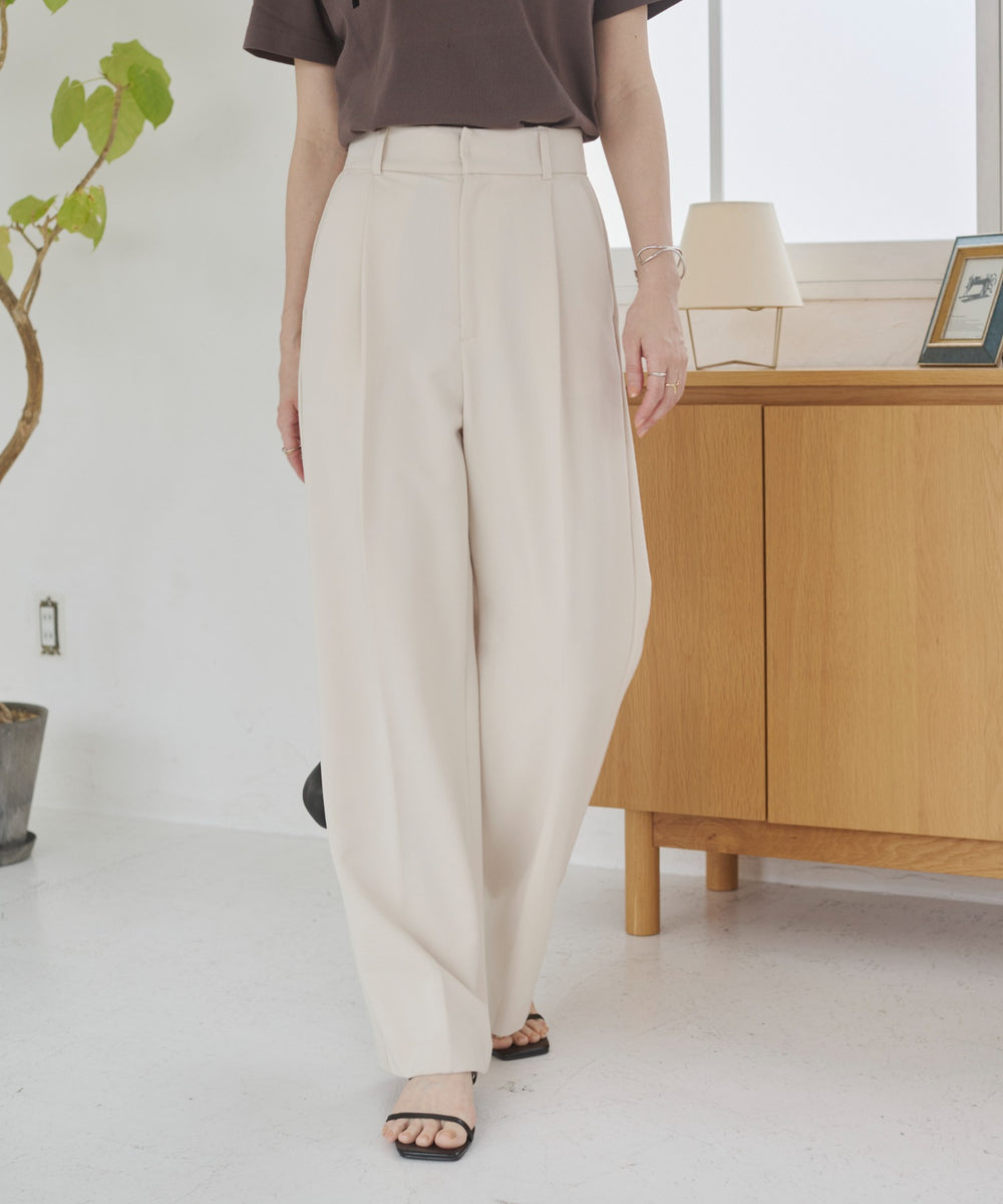 タックストレートスラックス