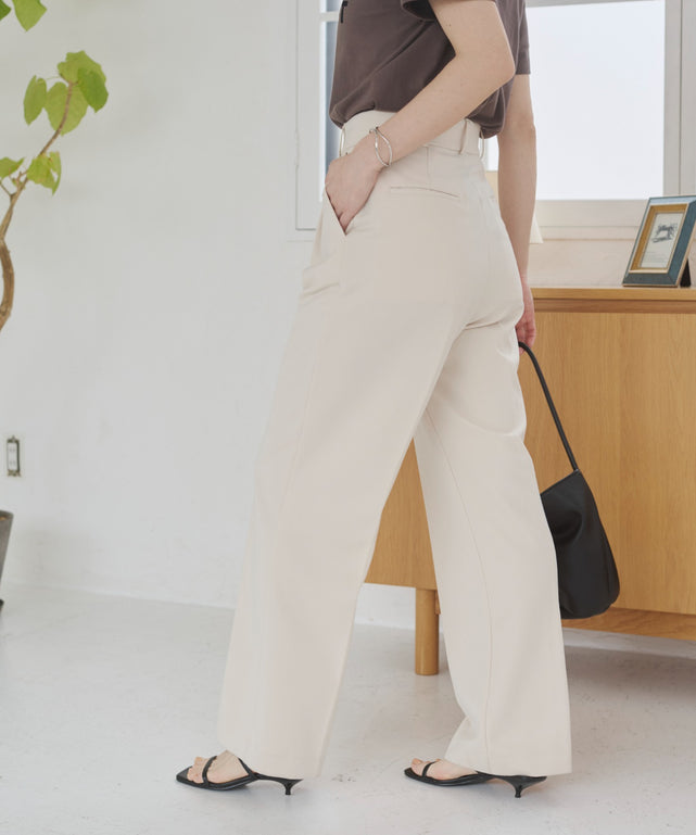 タックストレートスラックス