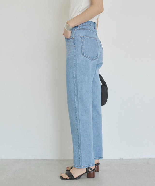 ストレートデニムパンツ