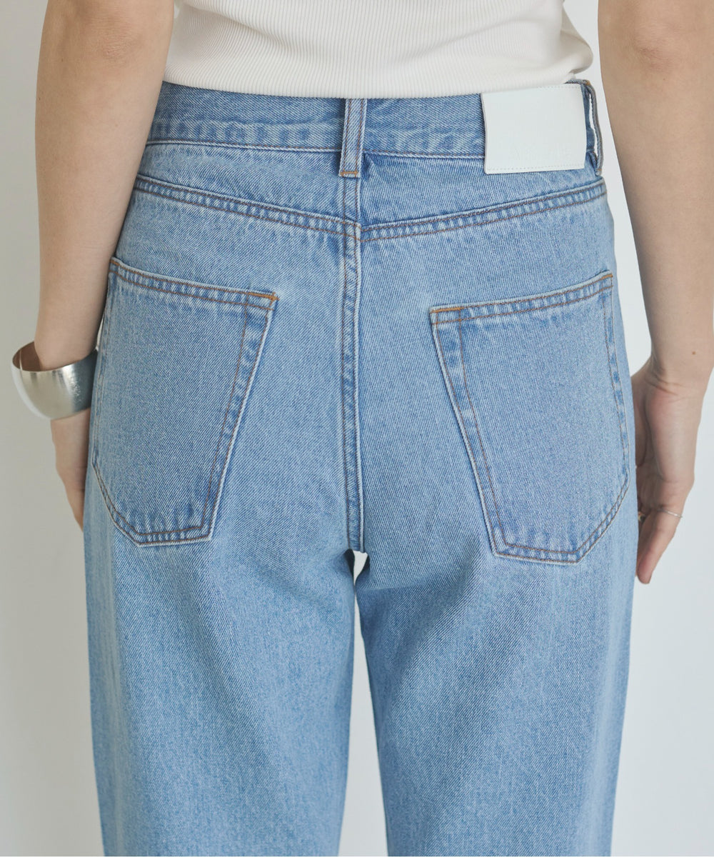 ストレートデニムパンツ
