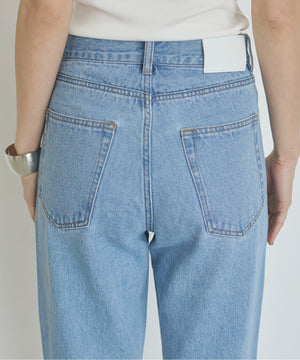 ストレートデニムパンツ