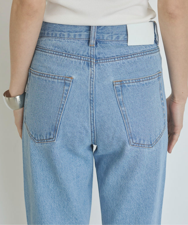 ストレートデニムパンツ