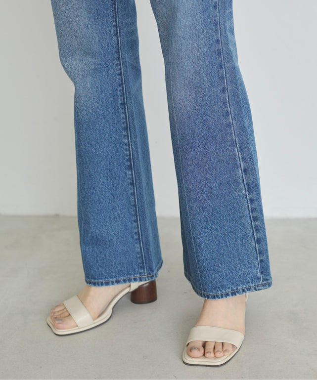ブーツカットデニムパンツ