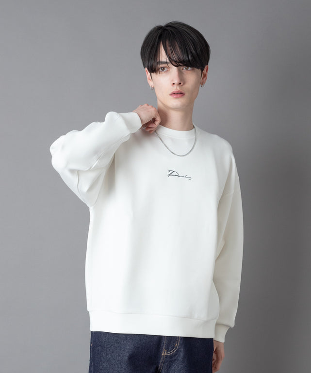 アクセ付きフォトグラフィックプルオーバー/ホワイト モデル：180㎝　L着用