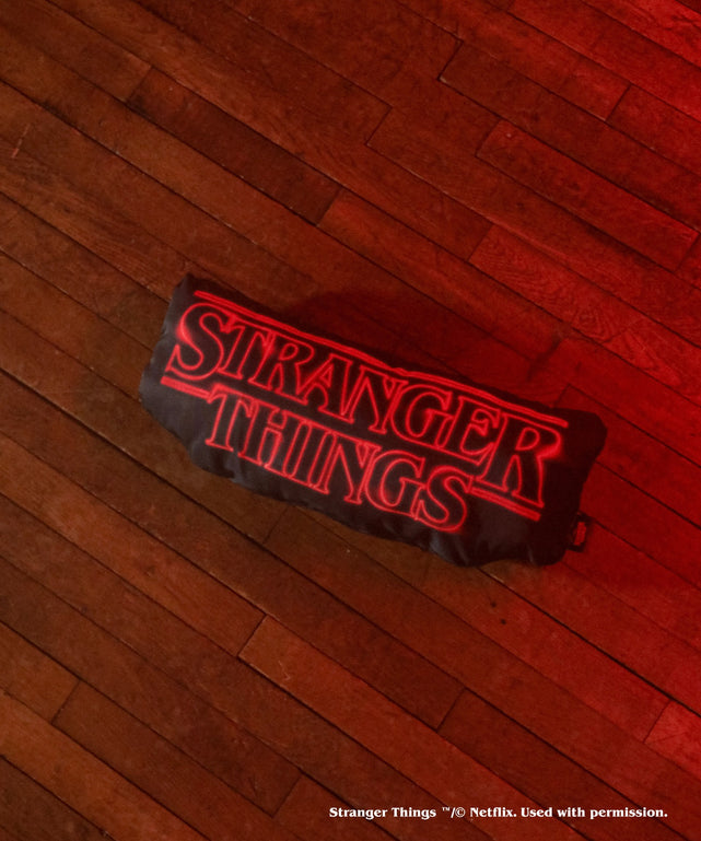 STRANGER　THINGSクッション/ブラック