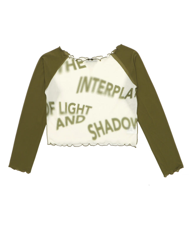 カーキ