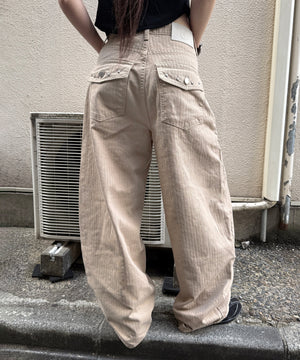 ベージュ モデル：159cm S着用