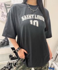 スタッズナンバリングロゴTシャツ
