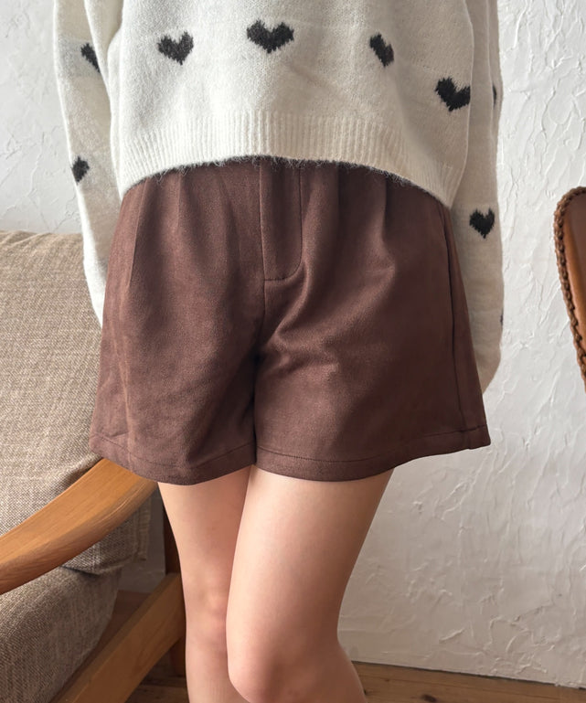フェイクスウェードショートパンツ/ブラウン モデル：155cm F着用