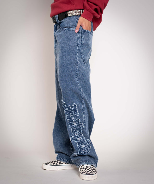 グラフィックデニムパンツ/デニム中濃加工 モデル：175cm L着用