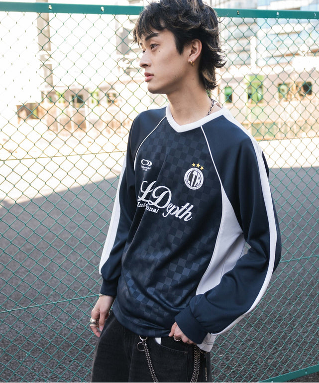 ラインスリーブゲームT（LS）/ネイビー　モデル:180cm L着用
