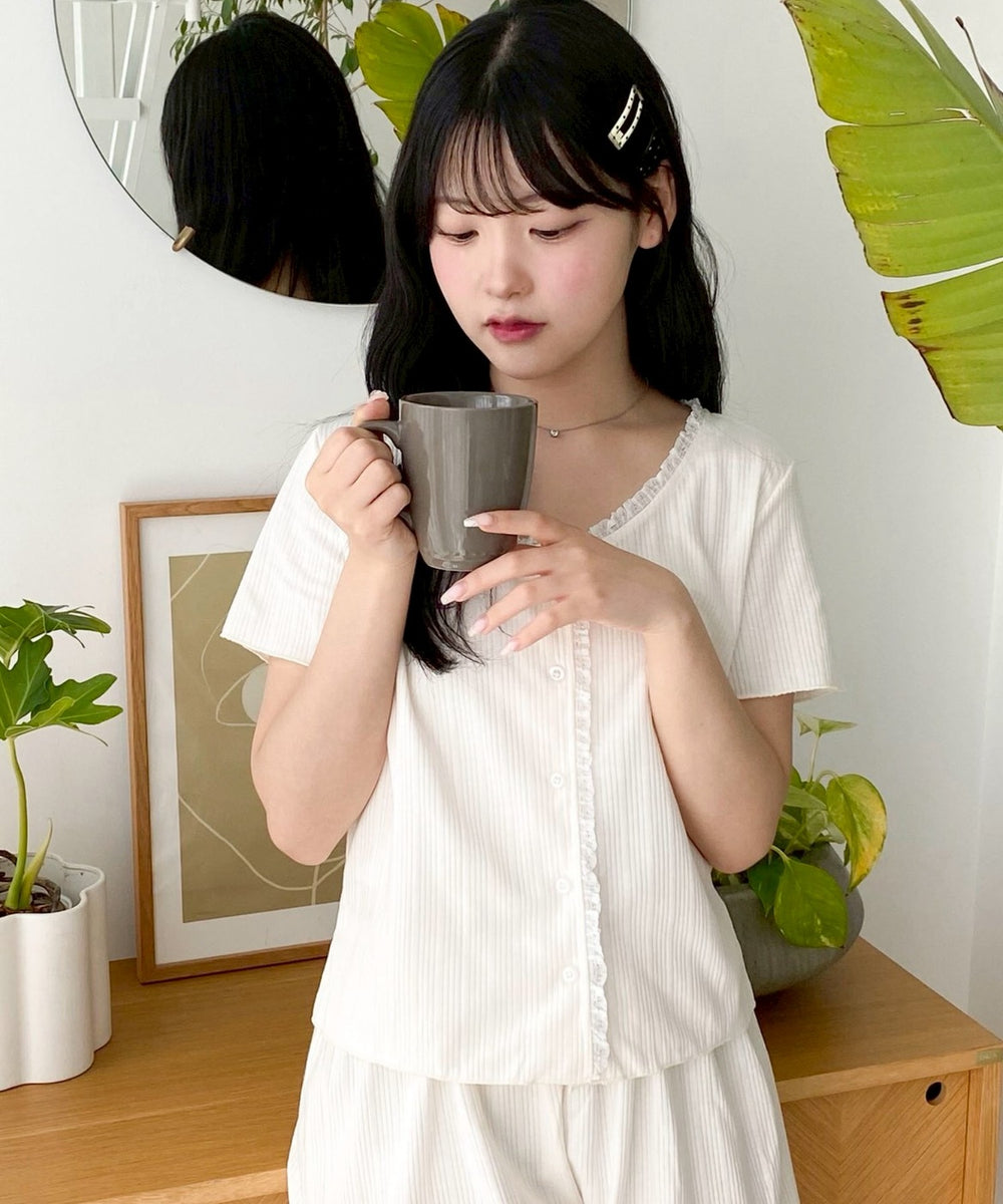 オフホワイト　モデル：155cm F着用