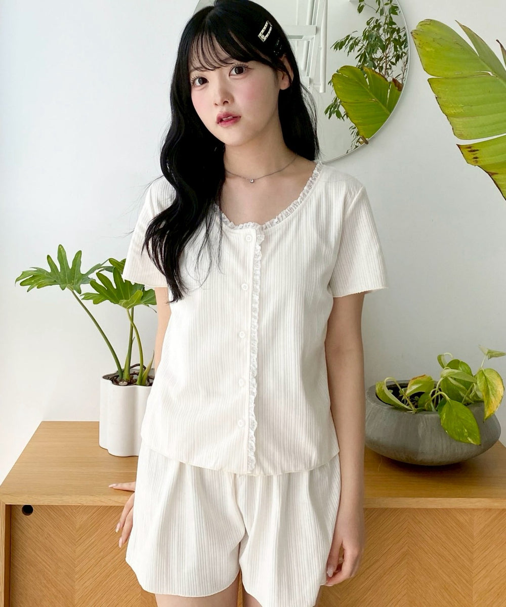 オフホワイト　モデル：155cm F着用