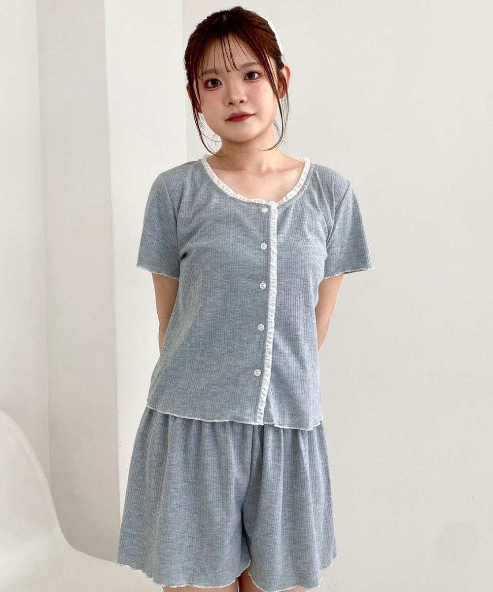 グレー　モデル：160cm F着用