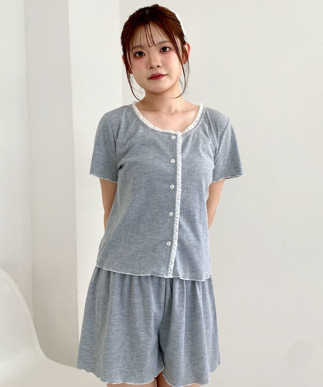 グレー　モデル：160cm F着用