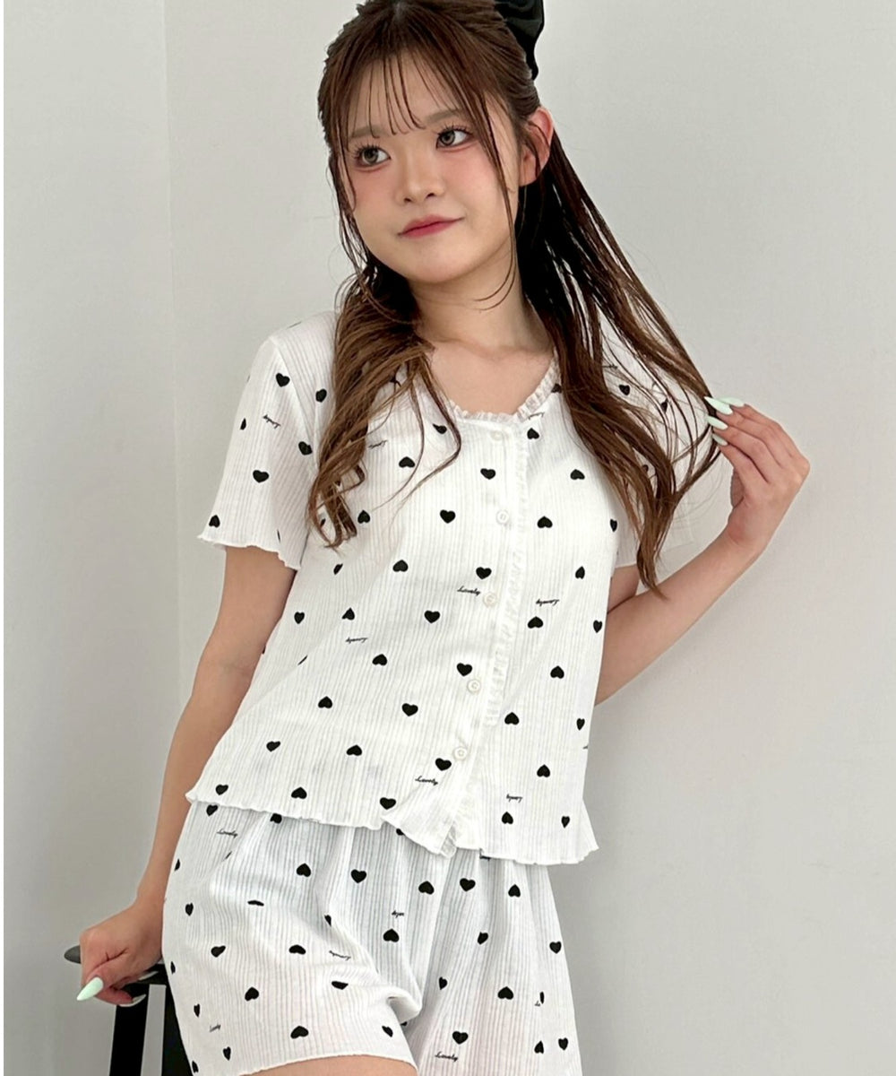 柄１：ハートロゴ　モデル：160cm F着用