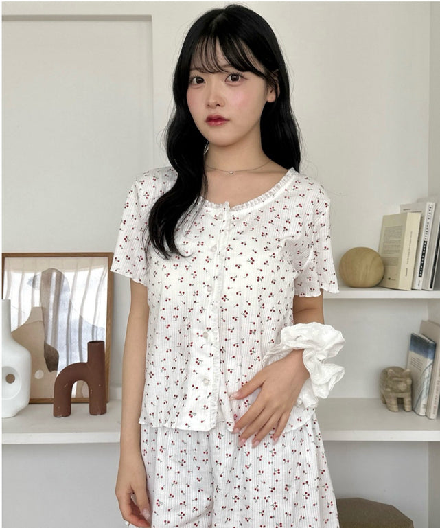 柄３：チェリー　モデル：155cm F着用