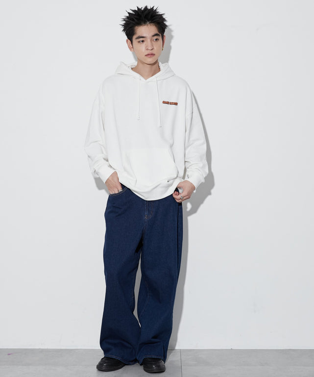 ホワイト モデル：180cm L着用