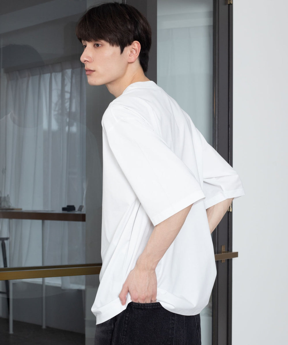 ホワイト　モデル：177cm L着用