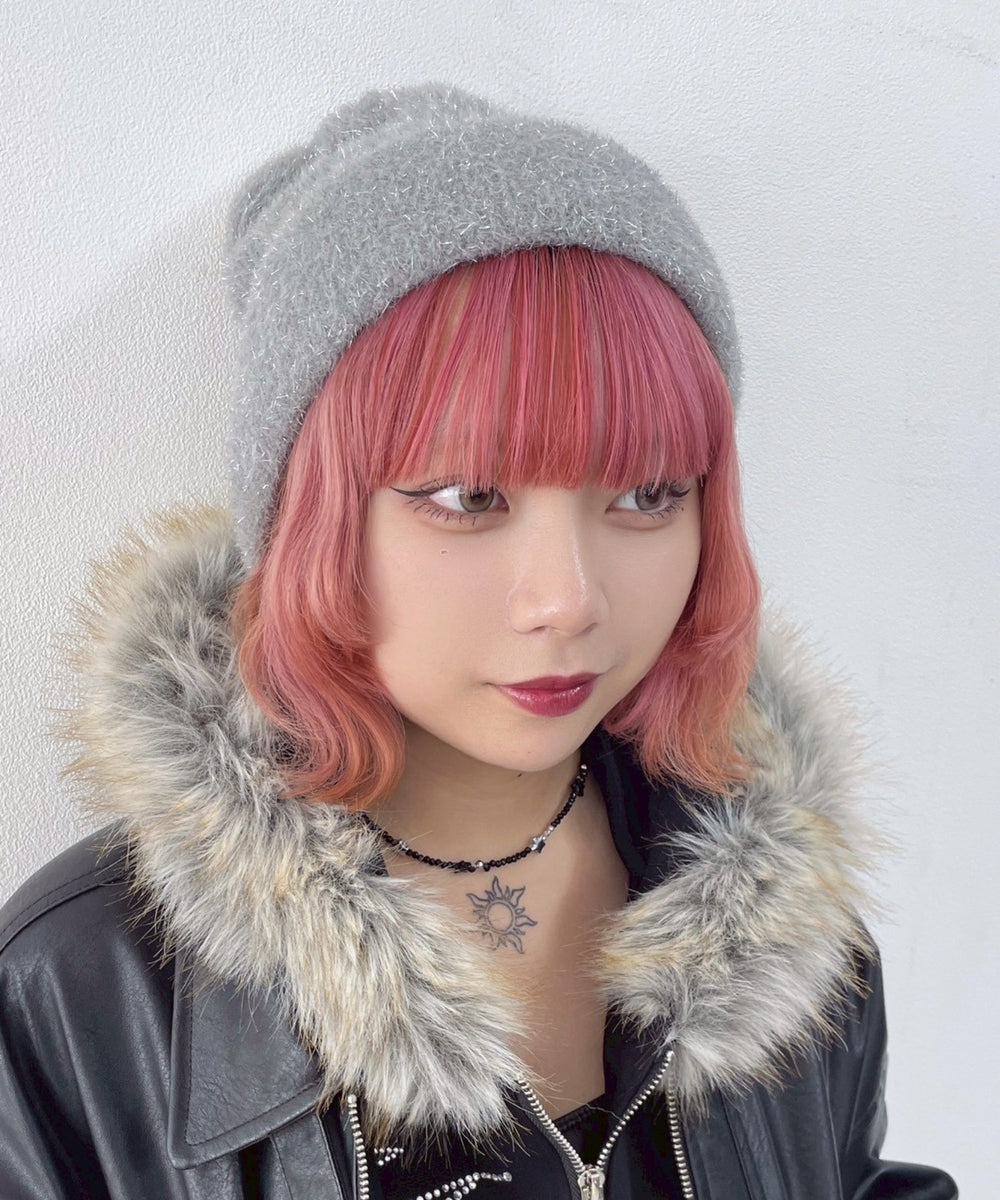 グレー
