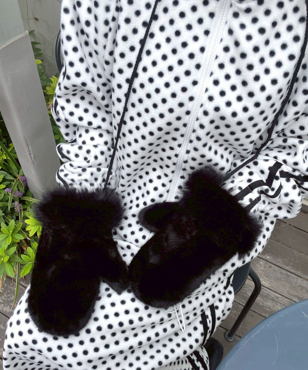 ブラック