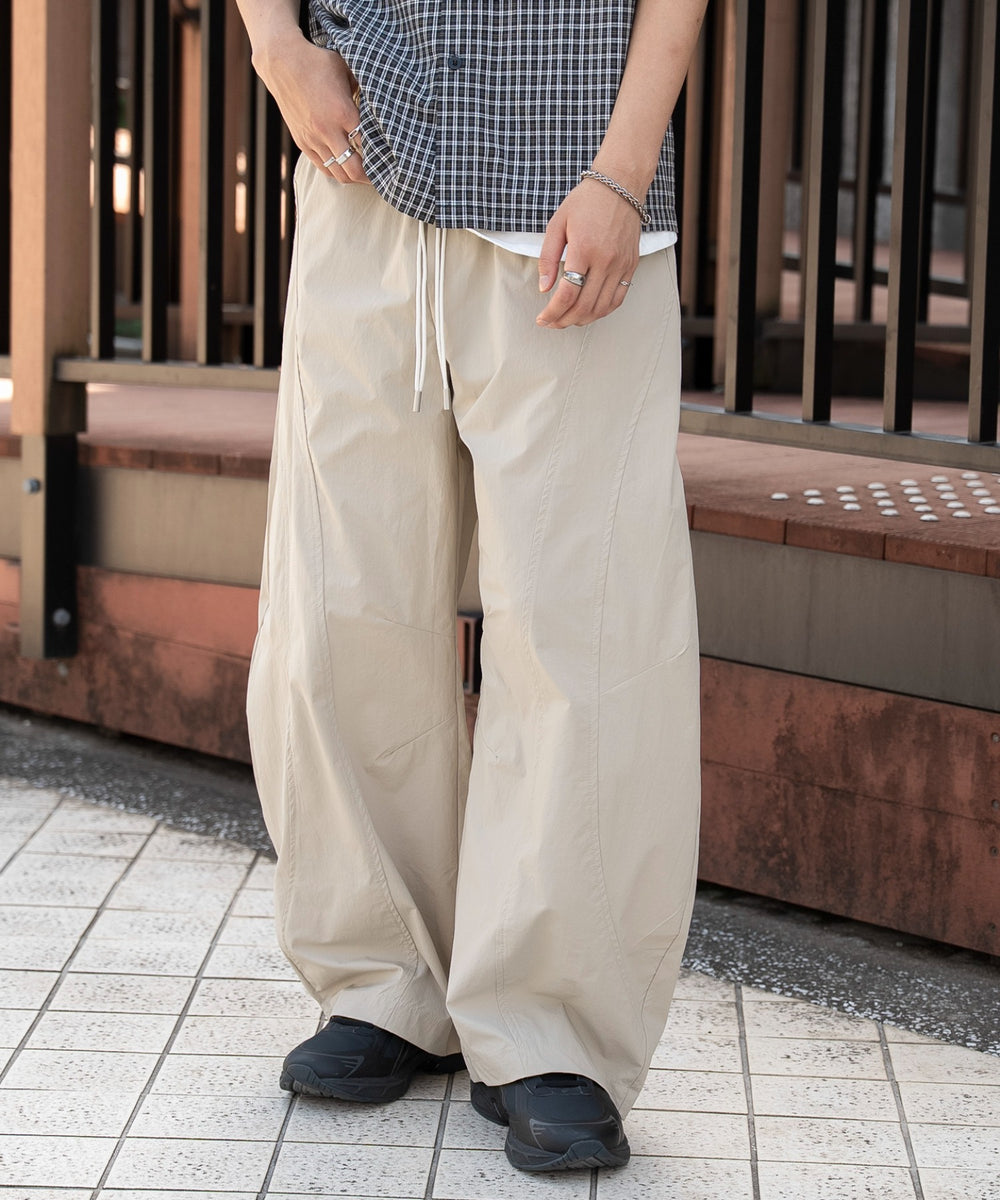 ベージュ モデル：180cm L着用