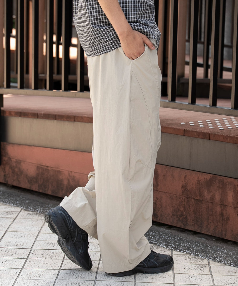 ベージュ モデル：180cm L着用