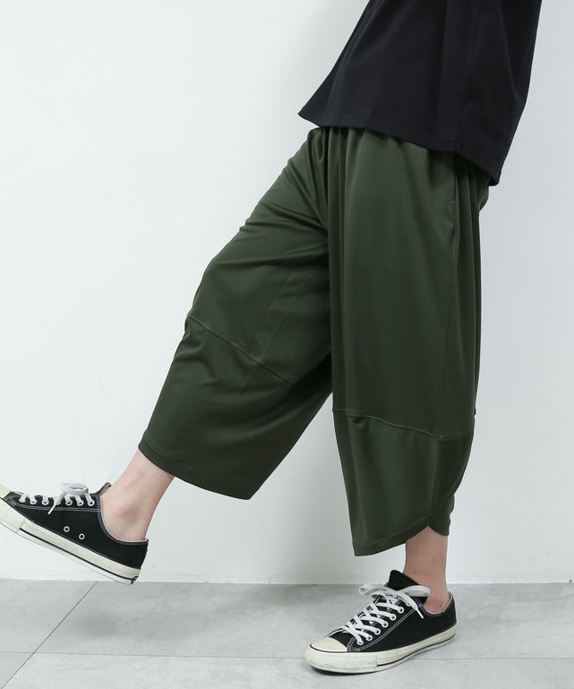 カーキ モデル：175cm L着用