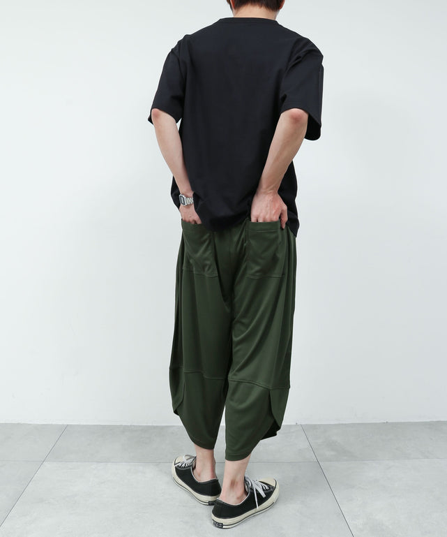 カーキ モデル：175cm L着用