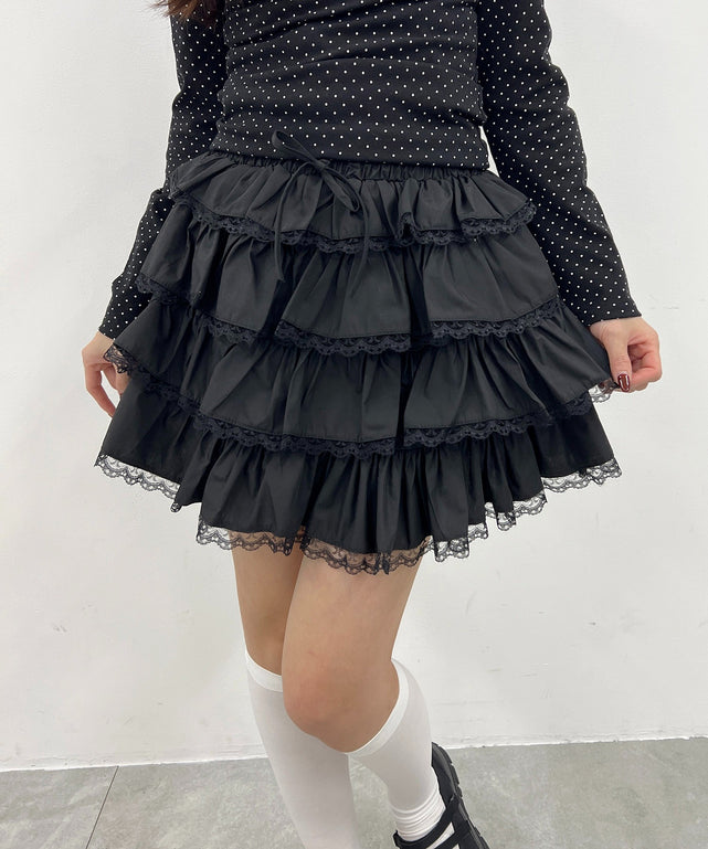 ボリュームフリルミニスカート/ブラック モデル：157㎝ F着用