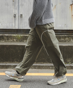 カーキ モデル：178cm M着用
