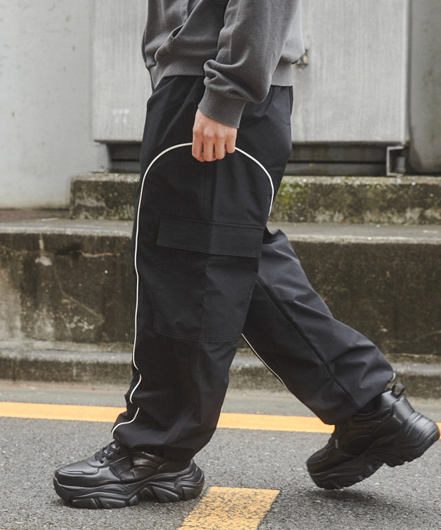 ブラック モデル：178cm M着用