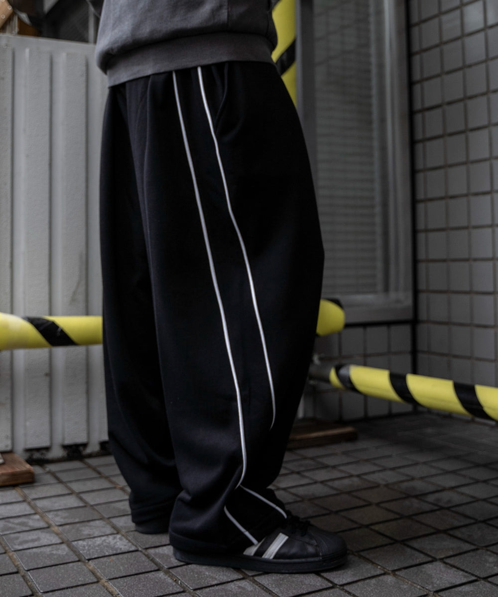 ブラック モデル：178cm L着用