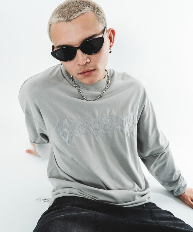 ブリーチレイヤードグラフィックT（LS）/グレー モデル：180cm L着用