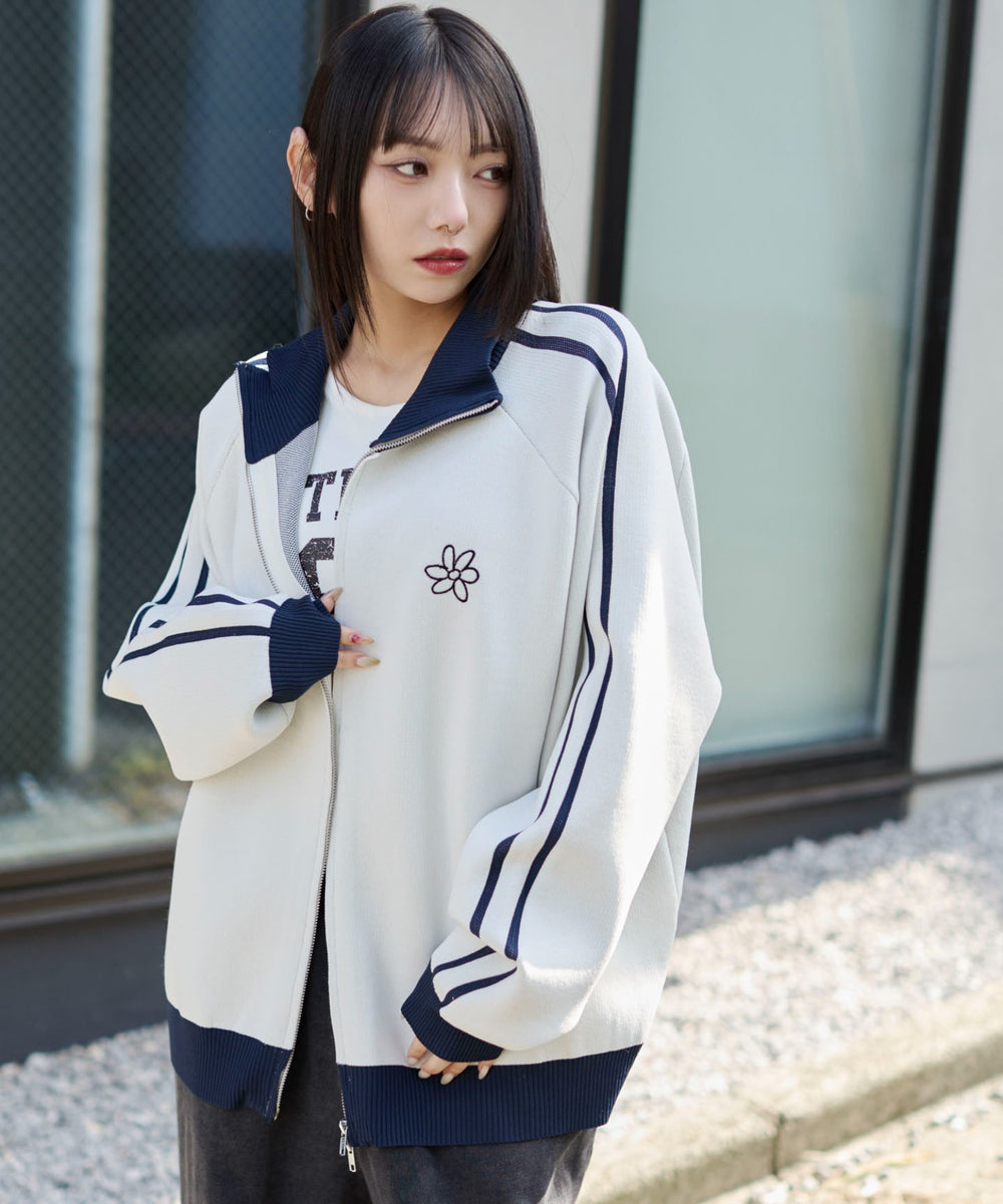 ホワイト　モデル：159cm L着用