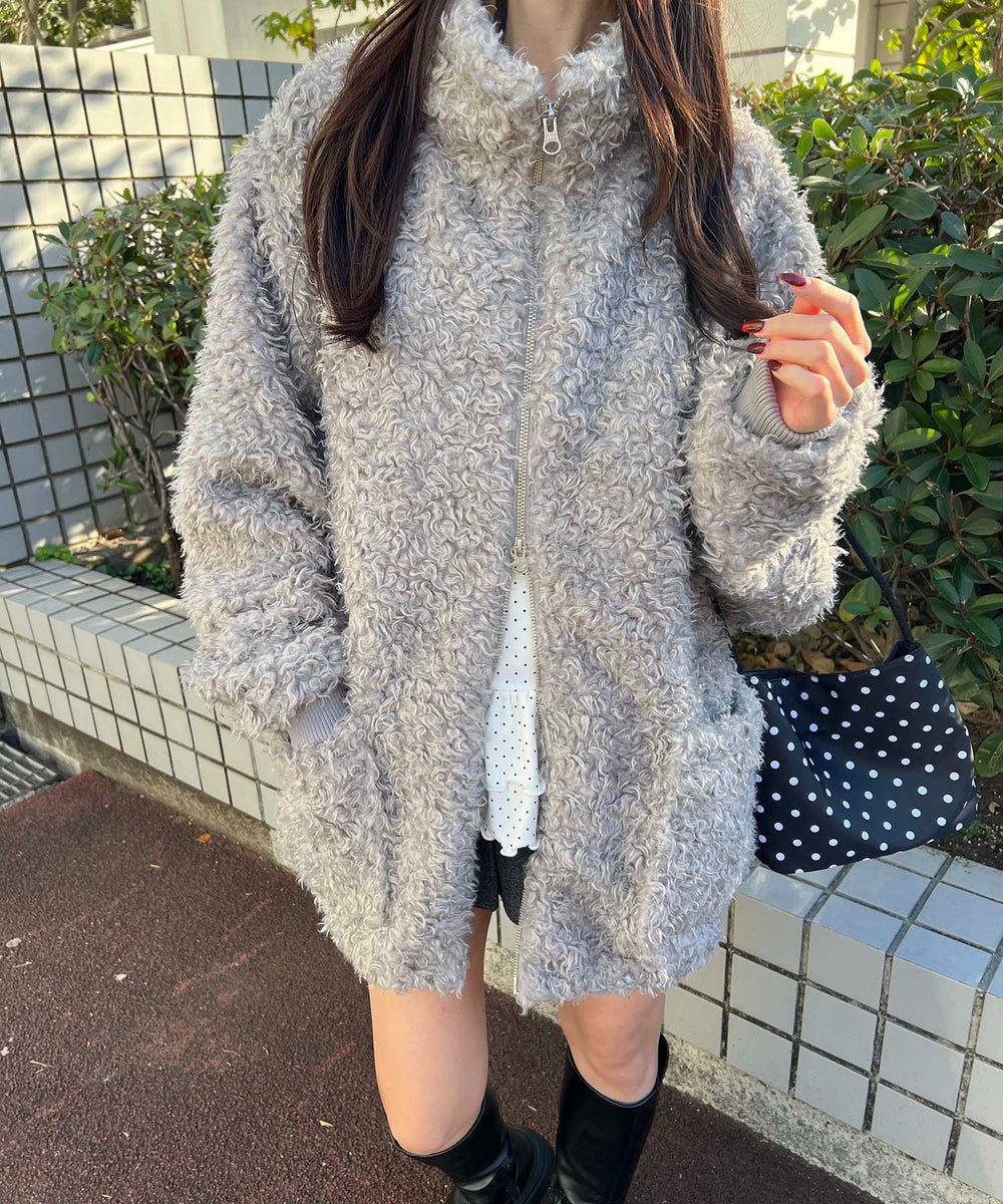 グレー モデル：157㎝ Mサイズ着用