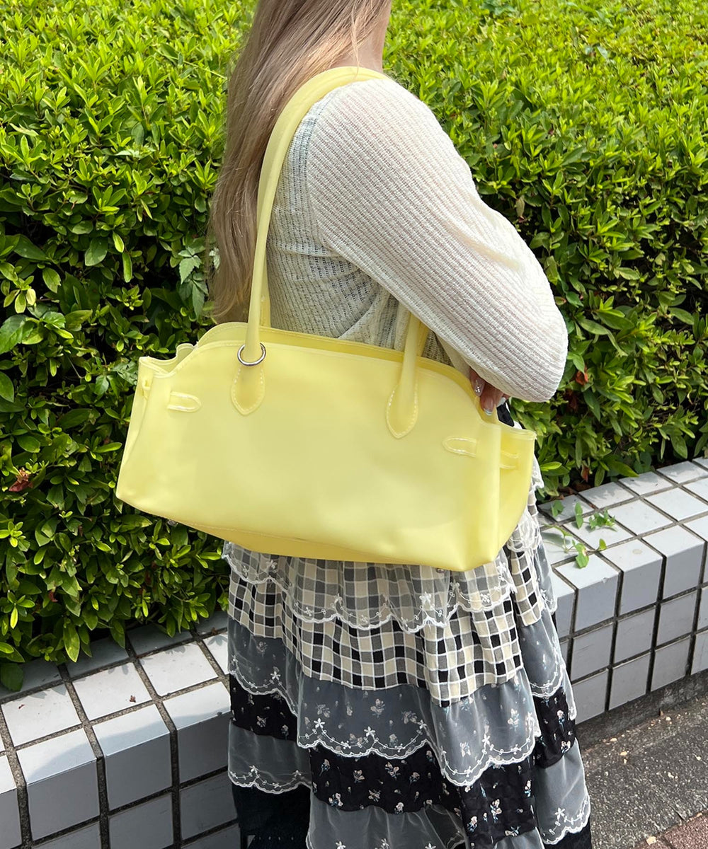 イエロー