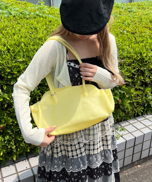 イエロー