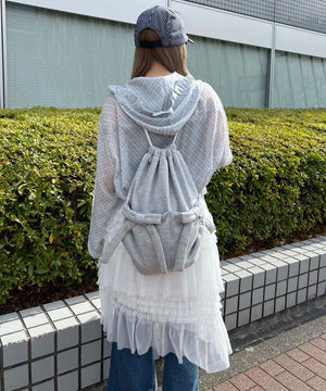 グレー