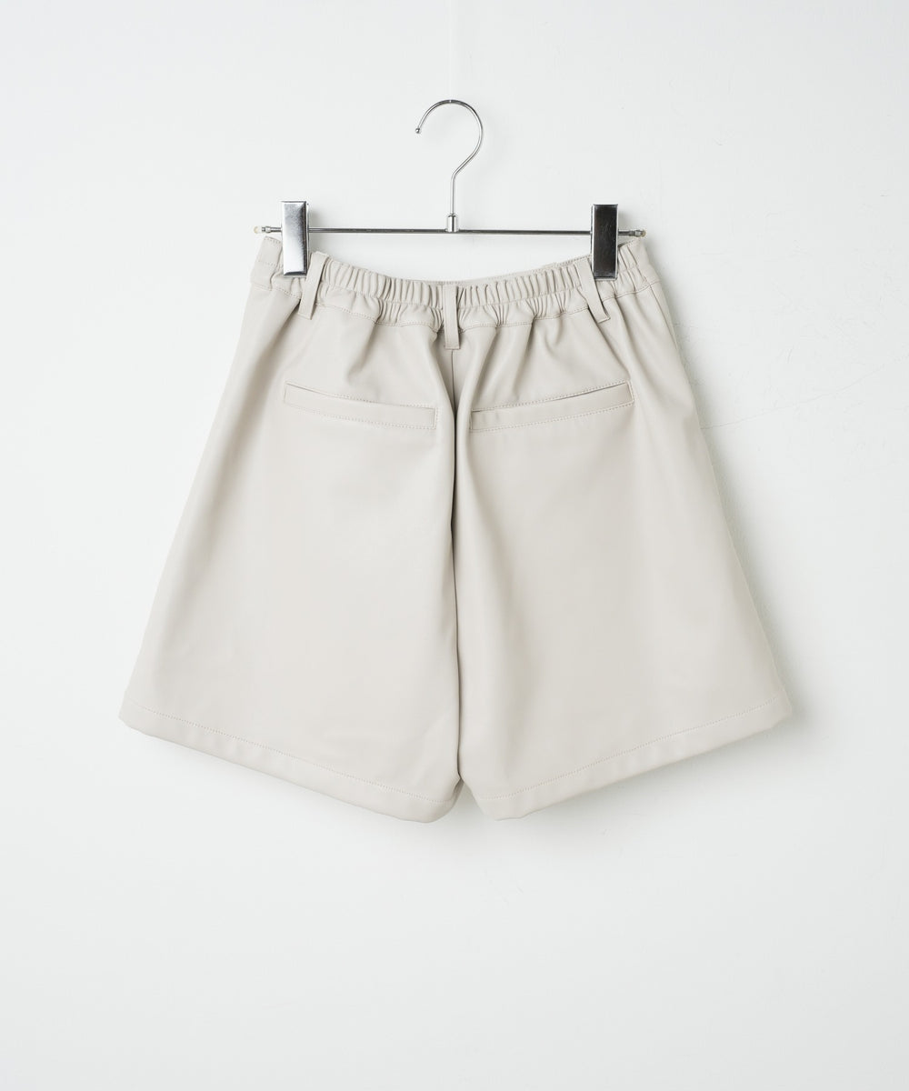 合皮タックショートパンツ