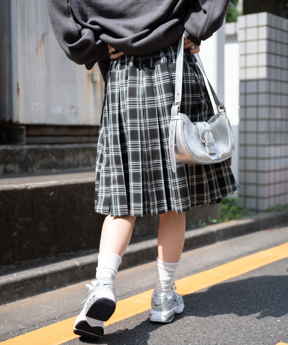 ブラックチェック1　モデル:155cm F着用