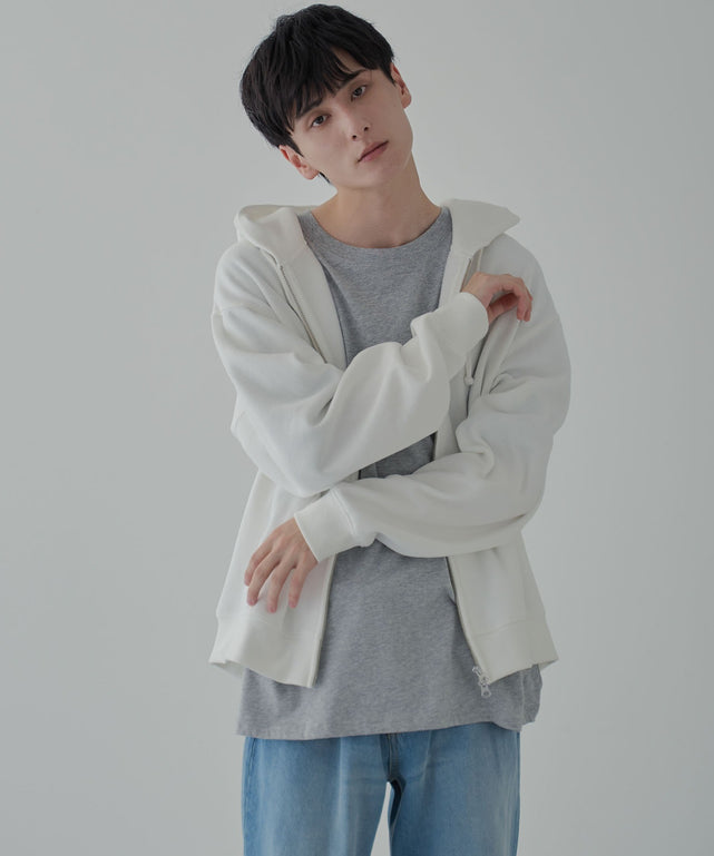 ホワイト 　モデル:177cm L着用