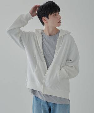 ホワイト 　モデル:177cm L着用