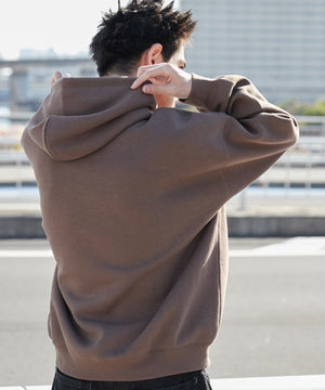 ブラウン モデル：180cm L着用
