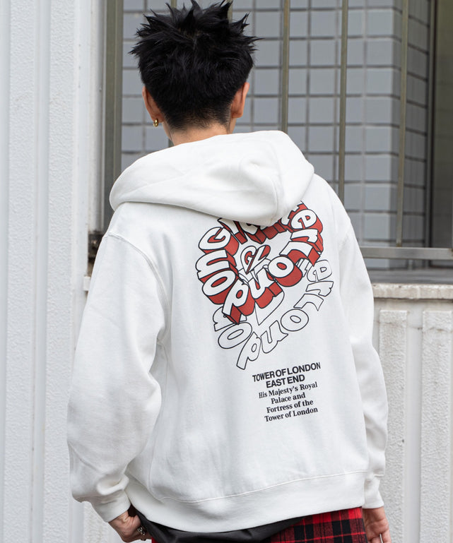 リラックスフィットバックロゴジップパーカー/ホワイト モデル：180cm L着用