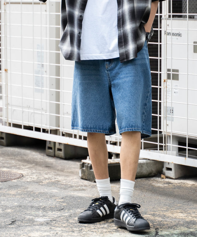 デニム中濃加工色 モデル：180cm L着用