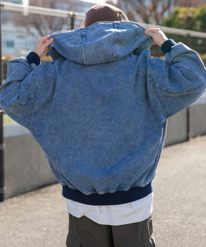 デニム淡加工色 モデル：174cm L着用
