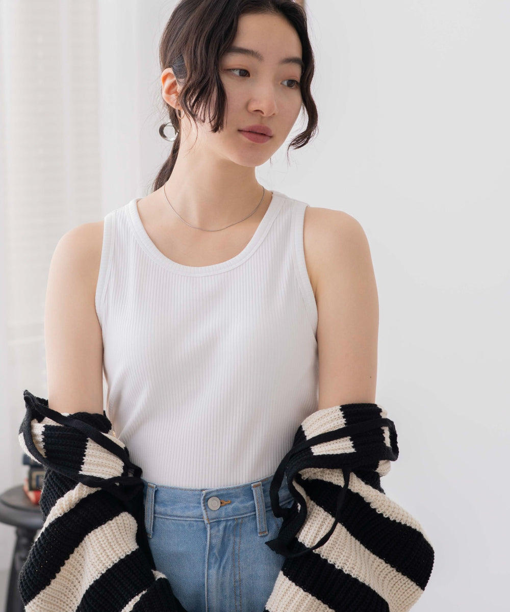 ホワイト　モデル:163cm M着用