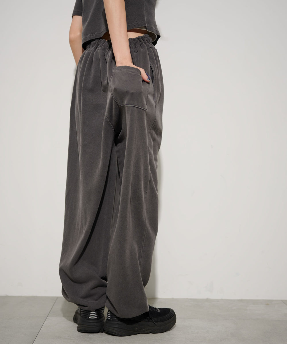 ブラックスミクロ　モデル:161cm L着用