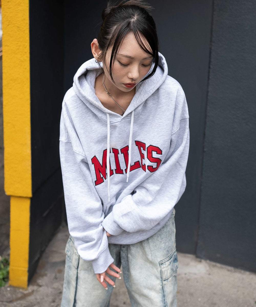 アッシュグレー　モデル：159cm M着用